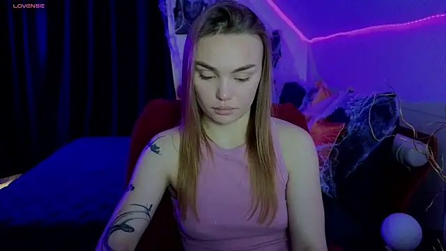 KitsyMoore online show from October 2025 01:14:01 PM