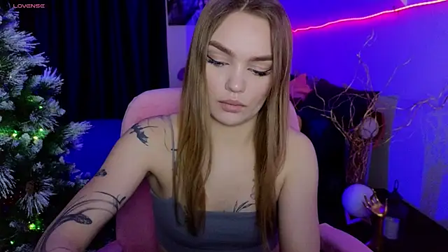 KitsyMoore online show from December 2025 01:07:01 PM