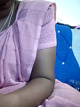 Snapshot of sweetqueen143 chatting on October 2025 05:54:02 PM sweetqueen143 online show from October 2025 05:54:02 PM