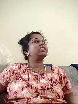 Snapshot of sweetqueen143 chatting on October 2025 04:35:01 AM sweetqueen143 online show from October 2025 04:35:01 AM