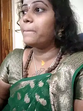 Snapshot of sweetqueen143 chatting on October 2025 03:56:02 PM sweetqueen143 online show from October 2025 03:56:02 PM