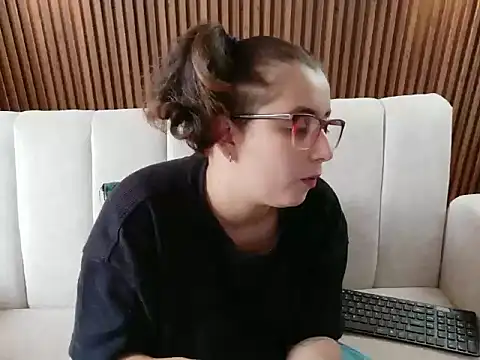 Snapshot of dirty_feelena chatting on December 2025 07:53:02 PM dirty feelena online show from December 2025 07:53:02 PM