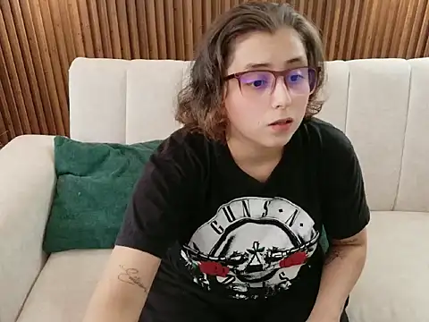 Snapshot of dirty_feelena chatting on December 2025 06:05:02 PM dirty feelena online show from December 2025 06:05:02 PM