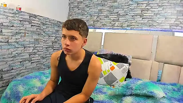 Julian wolf18 online show from October 2025 03:00:01 PM