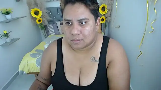 hotlesby valery online show from October 2025 07:00:01 PM