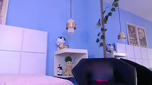 PenelopeBond online show from October 2025 01:03:02 PM