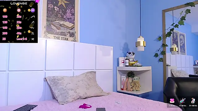 PenelopeBond online show from October 2025 12:50:01 PM