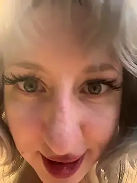 RonnieKiss online show from March 2026 12:52:01 PM