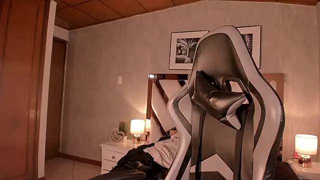 HaathorX online show from November 2025 10:34:01 PM