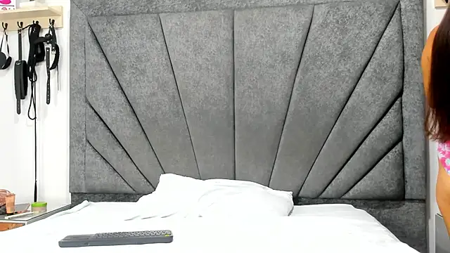 Snapshot of SeleneAndDorian chatting on November 2025 07:51:02 PM SeleneAndDorian online show from November 2025 07:51:02 PM