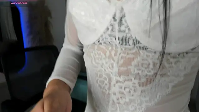 Snapshot of ArySweet69 chatting on November 2025 02:20:02 PM ArySweet69 online show from November 2025 02:20:02 PM