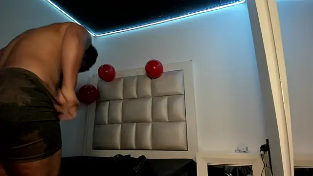 Snapshot of peyton__wat chatting on April 2026 12:04:01 PM peyton wat online show from April 2026 12:04:01 PM