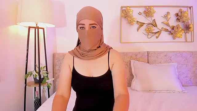 Snapshot of _Malak chatting on October 2025 06:49:02 PM Malak online show from October 2025 06:49:02 PM