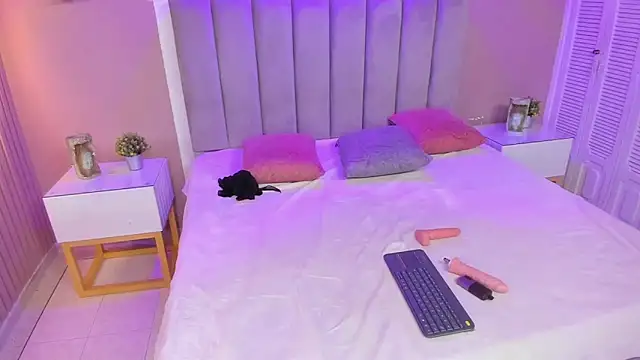 Snapshot of isa_vel chatting on November 2025 07:27:01 PM isa vel online show from November 2025 07:27:01 PM