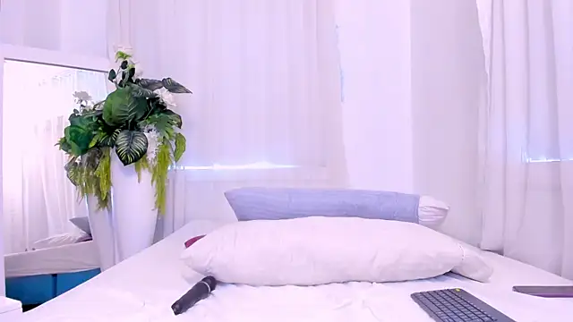 Snapshot of LolaJenkinss chatting on September 2025 01:15:01 PM LolaJenkinss online show from September 2025 01:15:01 PM