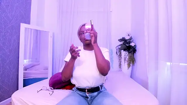 Snapshot of LolaJenkinss chatting on October 2025 01:14:01 PM LolaJenkinss online show from October 2025 01:14:01 PM