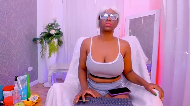 Snapshot of LolaJenkinss chatting on November 2025 01:21:02 PM LolaJenkinss online show from November 2025 01:21:02 PM