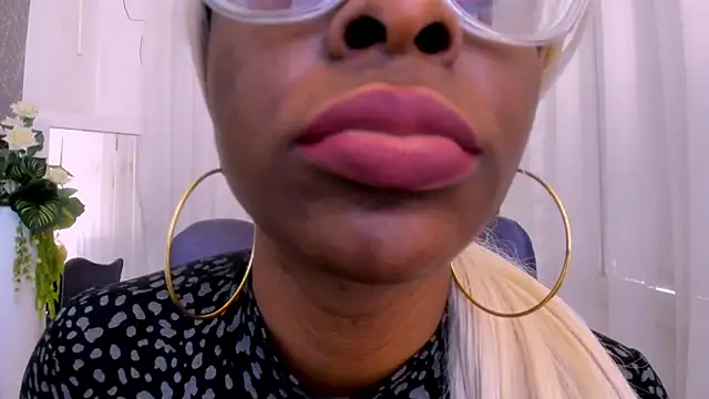 Snapshot of LolaJenkinss chatting on November 2025 01:14:02 PM LolaJenkinss online show from November 2025 01:14:02 PM