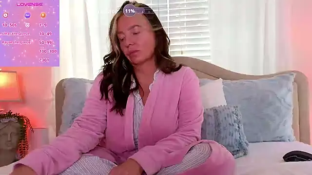 STIFFLERSMOMM online show from October 2025 02:18:02 PM