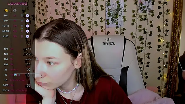 Snapshot of LinaBlossom_ chatting on February 2026 02:39:02 AM LinaBlossom online show from February 2026 02:39:02 AM