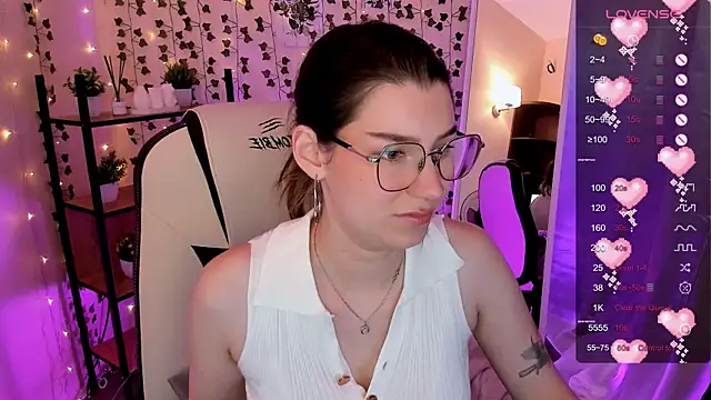 Snapshot of LinaBlossom_ chatting on July 2026 07:11:01 AM LinaBlossom online show from July 2026 07:11:01 AM
