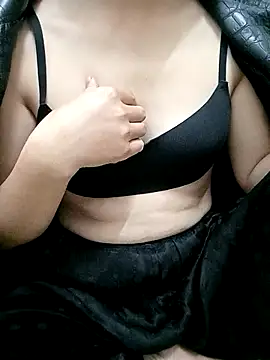 Snapshot of Norah-h chatting on December 2025 02:01:02 PM Norah-h online show from December 2025 02:01:02 PM