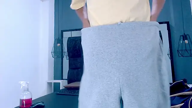 Daniel delux  online show from October 2025 12:38:02 PM