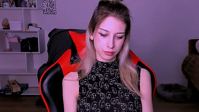 Lori lolii online show from October 2025 07:45:02 PM