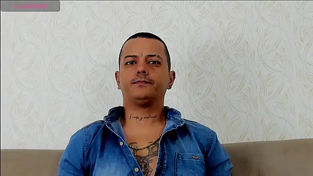 MaximoHall86 online show from October 2025 12:06:02 PM