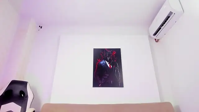 MaximoHall86 online show from November 2025 12:45:02 PM