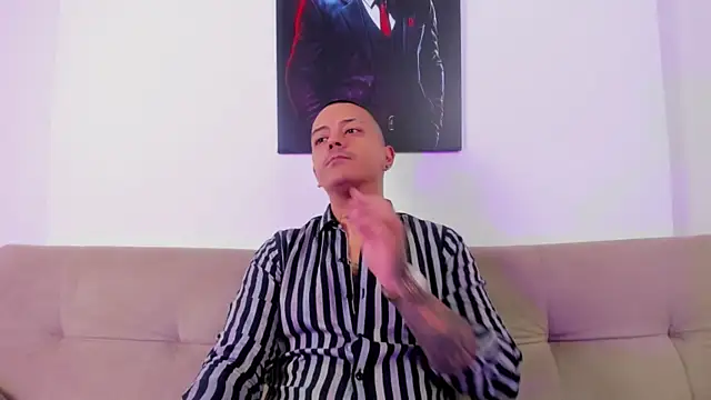 MaximoHall86 online show from November 2025 01:00:02 PM