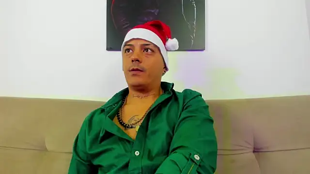 MaximoHall86 online show from December 2025 12:36:02 PM