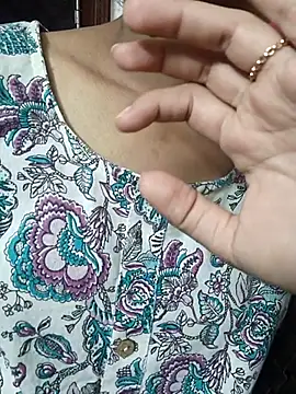 anayahotty online show from October 2025 06:48:01 PM