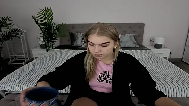 AlinaLiii online show from March 2026 06:40:01 AM