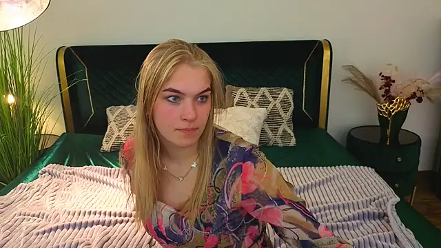 AlinaLiii online show from April 2026 12:56:01 PM