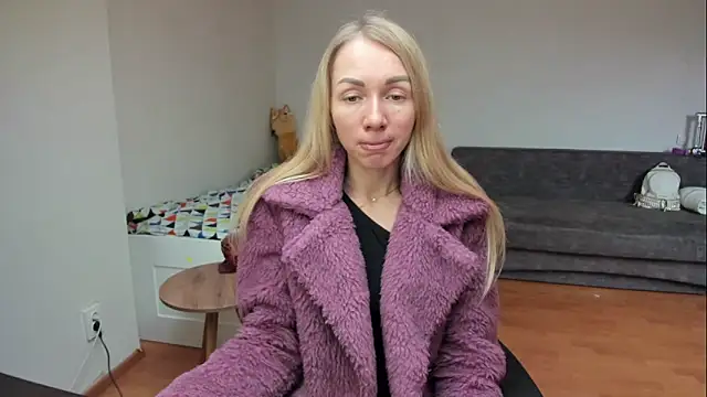 Snapshot of AlisiaCat chatting on April 2026 08:30:02 AM AlisiaCat online show from April 2026 08:30:02 AM