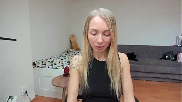 Snapshot of AlisiaCat chatting on May 2026 07:26:01 AM AlisiaCat online show from May 2026 07:26:01 AM