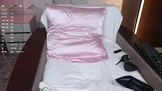 HottieEmma online show from April 2026 12:21:01 PM