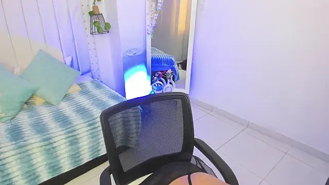 Snapshot of mayukim chatting on October 2025 07:14:02 PM mayukim online show from October 2025 07:14:02 PM