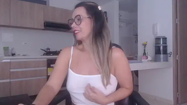 LovePaula online show from March 2026 11:11:02 PM