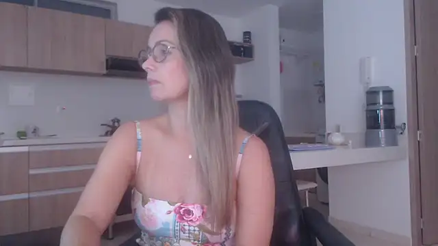 LovePaula online show from March 2026 12:47:01 AM