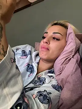 Giullyaxx online show from September 2025 08:47:02 PM