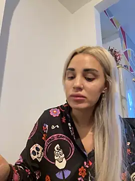 Giullyaxx online show from November 2025 11:05:01 AM