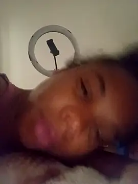 PrettahSantos online show from September 2025 02:00:01 PM