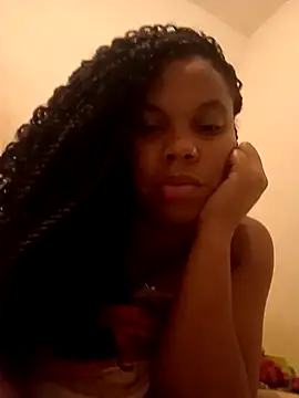 PrettahSantos online show from December 2025 07:11:01 PM