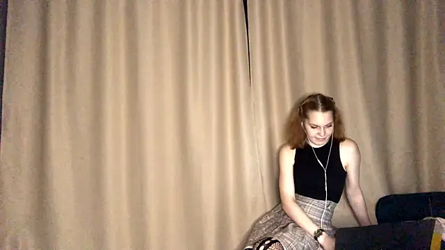 FoxLina online show from October 2025 07:46:02 PM