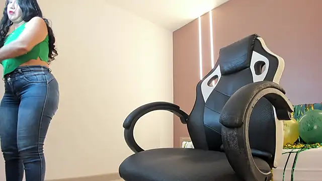 zoee zi online show from March 2026 08:23:02 PM