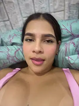 Snapshot of Valery_lux16 chatting on May 2026 04:17:02 AM Valery lux16 online show from May 2026 04:17:02 AM