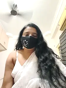 Charm Queen online show from February 2026 03:39:02 PM