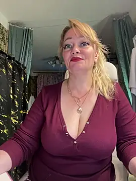 Snapshot of Sweet-blonde chatting on July 2026 08:35:01 PM Sweet-blonde online show from July 2026 08:35:01 PM